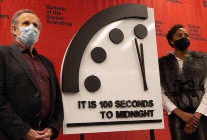 Imagen del reloj simbólico señalando 100 segundos para la medianoche.