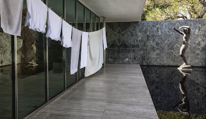 Instal·lació de Domènec al Pavelló Mies van der Rohe de Barcelona.