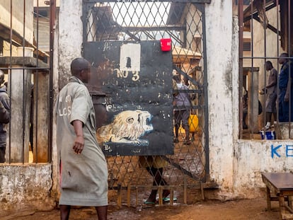 Presos em Freetown, a redenção impossível em Serra Leoa