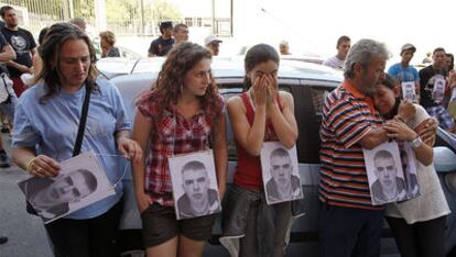 Familiares y amigos del joven que murió en un centro de menores piden el cierre de este tipo de instalaciones.