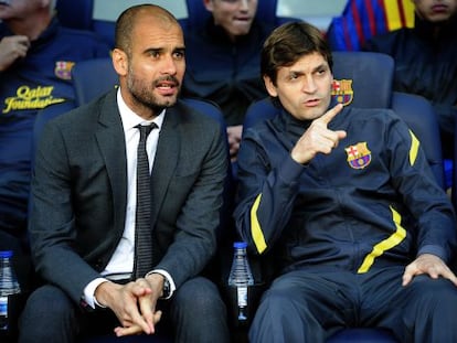 Pep Guardiola, sentado junto a Tito Vilanova en el banquillo del Camp Nou