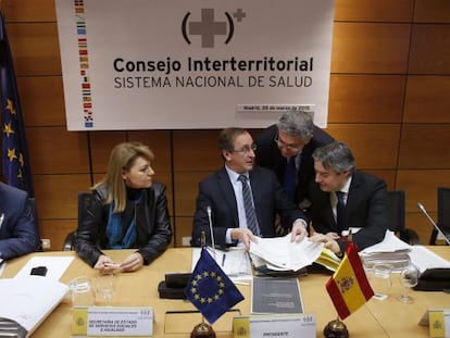 D'esquerra a dreta, Susana Camarero (secretària d'Estat de Serveis Socials i Igualtat), Alfonso Alonso (ministre de Sanitat), Agustín Rivero (director general) i Rubén Moreno (secretari general de Sanitat), al Consell Interterritorial de Sanitat celebrat dijous a Madrid.