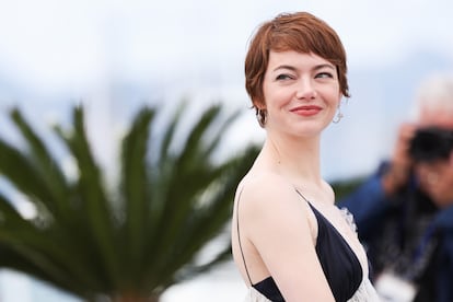Emma Stone posando en el photocall de ‘Eddington’, en Cannes 2025.
