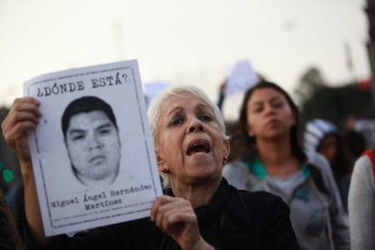 Una mujer, durante la protesta en la Ciudad de M&eacute;xico. 