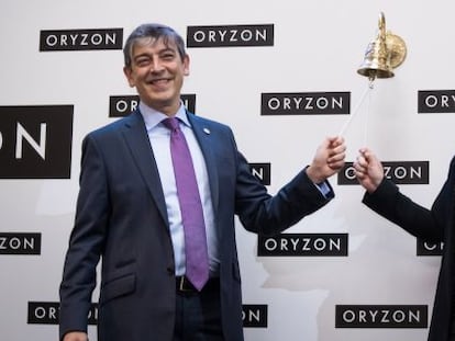 Los fundadores de Oryzon, Carlos Buesa y Tamara Maes, este lunes en la salida a Bolsa en Madrid.
