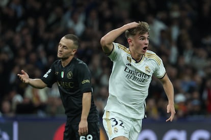 Nico Paz celebra el tercer gol del Madrid contra el Nápoles.