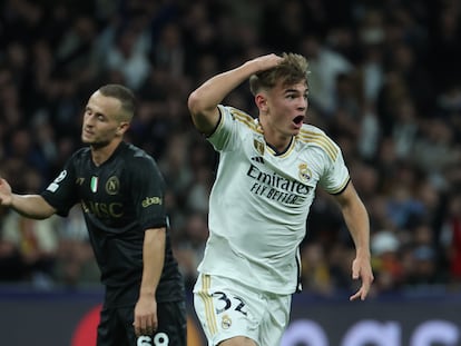 Nico Paz celebra el tercer gol del Madrid contra el Nápoles.