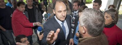 El Presidente de Cantabria, Ignacio Diego en una concentración de trabajadores de Sniace.