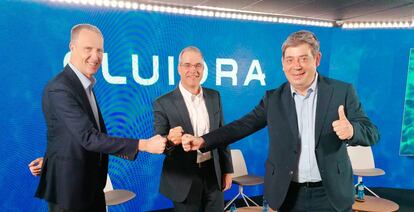 Xavier Tintoré (director financiero), Bruce Brooks (consejero delegado) y Eloi Planes (presidente ejecutivo) en el Día del Inversor de Fluidra, celebrado hoy.