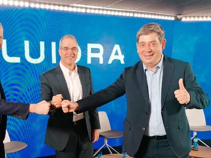 Xavier Tintoré (director financiero), Bruce Brooks (consejero delegado) y Eloi Planes (presidente ejecutivo) en el Día del Inversor de Fluidra, celebrado hoy.