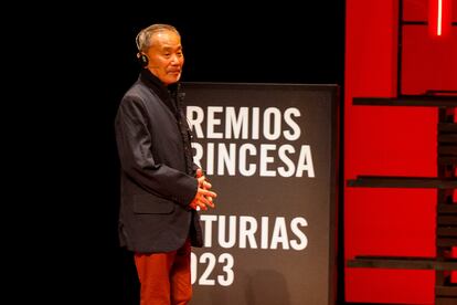 El escritor japonés Haruki Murakami, el miércoles durante el encuentro con club de lectores en el teatro Jovellanos de Gijón.