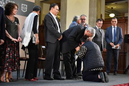 Andrés Manuel López Obrador y la señora María Isela Valdez, el 24 de junio de 2019.