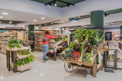 An establishment of the Veritas organic supermarket chain.