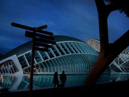 La Ciutat de les Arts i les Ciències a oscuras en la Hora del Planeta en Valencia