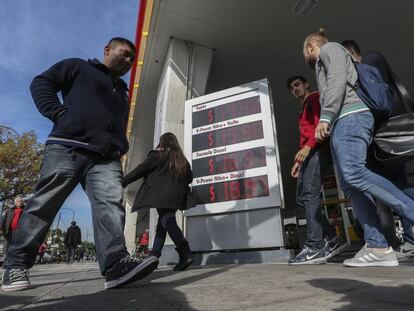 El del combustible fue el último de los aumentos que generó polémica entre los argentinos.