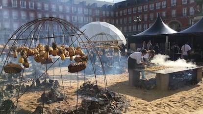 El gran asado que llen&oacute; de sabor la Plaza Mayor.