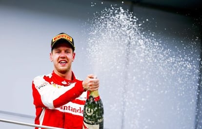Vettel festeja su triunfo en Malasia.