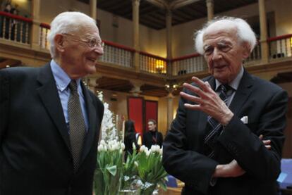 Alain Touraine (izquierda) y Zygmunt Bauman, ayer en Oviedo.