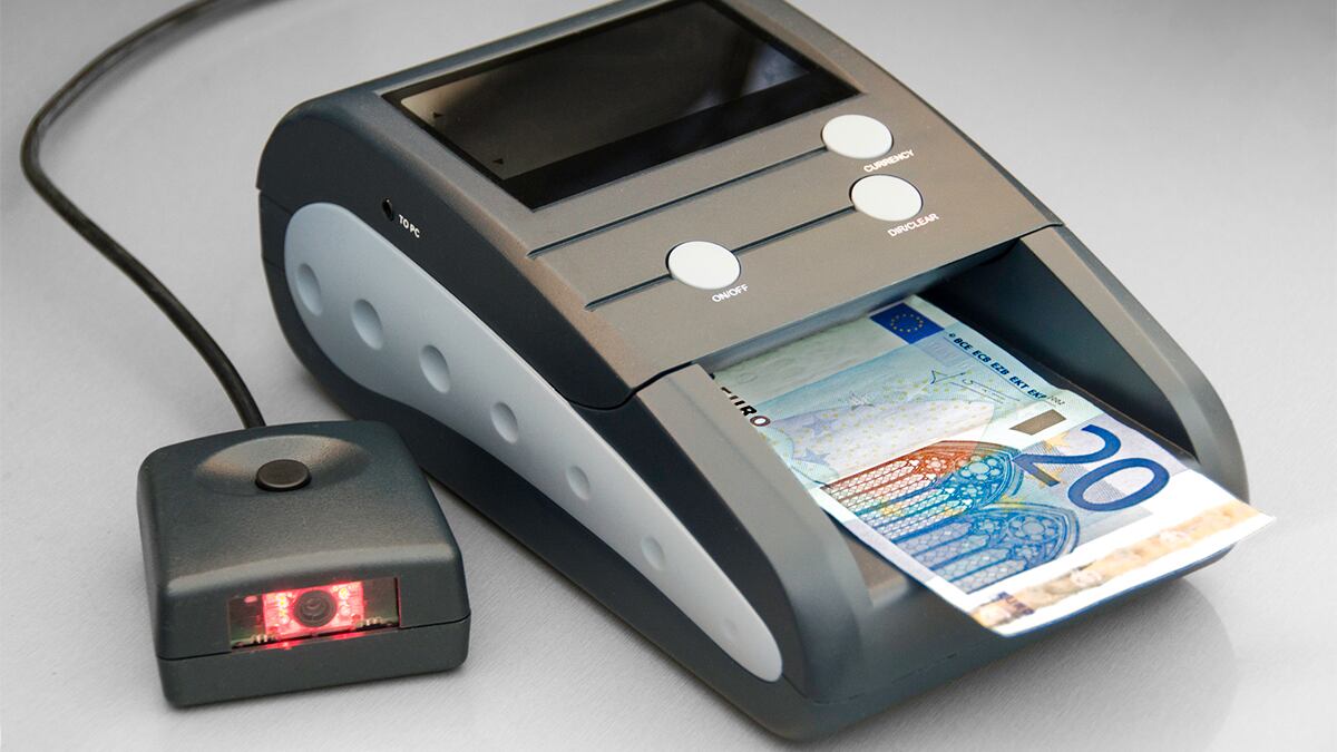 Evita los fraudes en tu negocio con este detector de billetes falsos