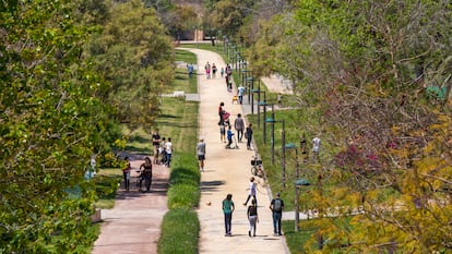 Parque urbano do leito do rio Turia, na cidade espanhola de Valência.