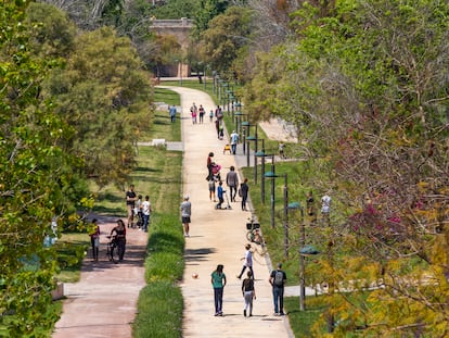 Parque urbano do leito do rio Turia, na cidade espanhola de Valência.