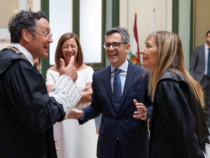 El fiscal general del Estado, Álvaro García Ortiz, y el ministro de Justicia, Félix Bolaños, conversan con la presidenta del CGPJ, Isabel Perelló, en la apertura del año judicial, en septiembre.