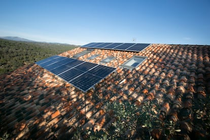 Las placas solares en el tejado de mi casa.