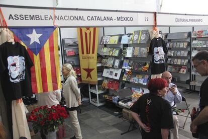 El puesto de la Asamblea Nacional Catalana en la Fiesta del Libro y de la Rosa en México.