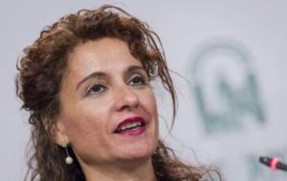 La consejera de Hacienda, María Jesús Montero, durante la rueda de prensa ofrecida hoy.