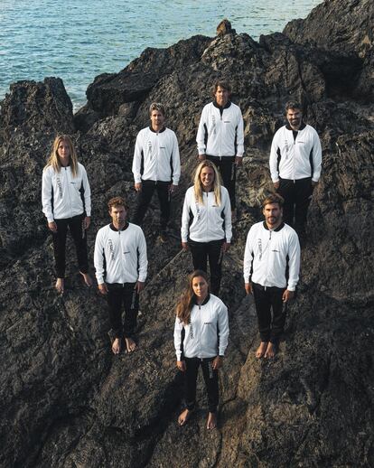 Todo el equipo con el uniforme de la selección nacional. De izquierda a derecha, en la línea superior, Leticia Canales, Gony Zubizarreta, Pablo Solar (seleccionador) y Rafa Sellés (fisioterapeuta); en la segunda línea, Vicente Romero, Nadia Erostarbe y Aritz Aranburu; delante, Ariane Ochoa.