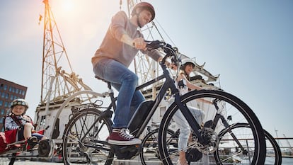 Plegables, de estilo clásico o para recorrer la montaña, bicis eléctricas para todas las necesidades y gustos. GETTY IMAGES.