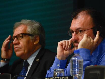 El secretario general de la OEA, Luis Almagro, con el secretario de Relaciones Exteriores de M&eacute;xico, Luis Videgaray.