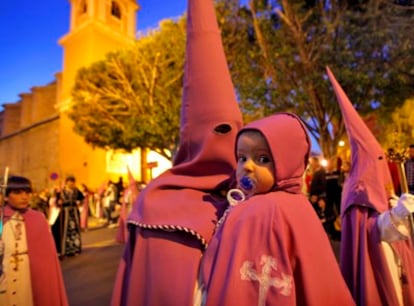 Procesión en El Cabanyal en la noche del miércoles.