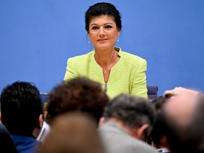 La líder izquierdista alemana Sahra Wagenknecht durante la presentación de su proyecto para fundar un nuevo partido, este lunes en Berlín.