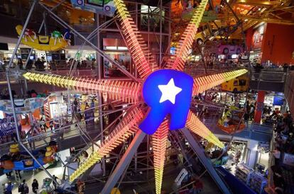 Noria en la tienda insignia de Toys "R" Us en Times Square.