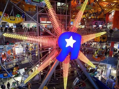 Noria en la tienda insignia de Toys "R" Us en Times Square.