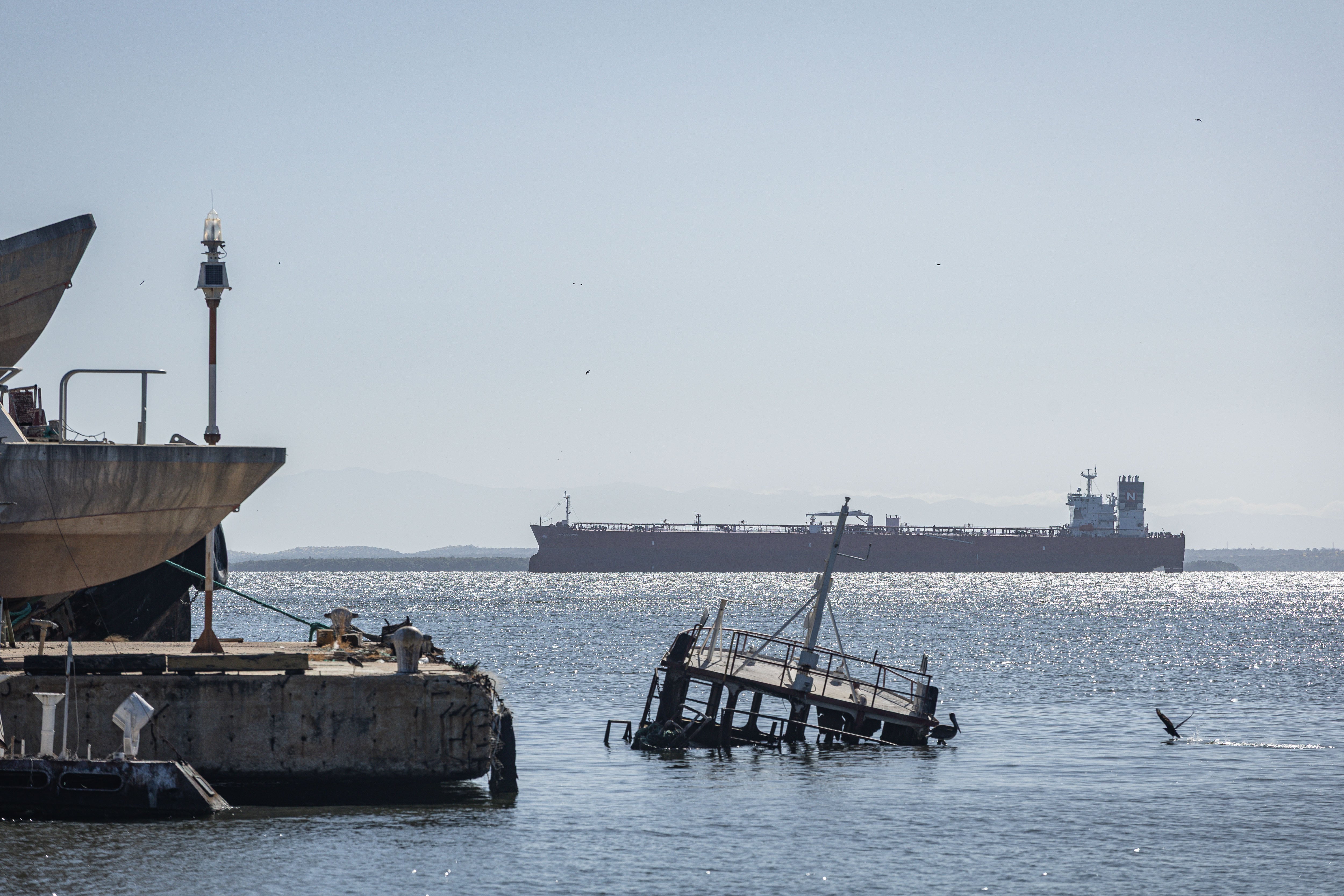 Las claves: la fuente de energía más líquida y transportable se acumula en medio del mar