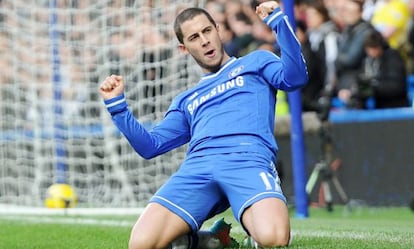 Hazard celebra uno de sus goles al Newcastle.