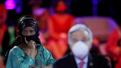 La Directora Ejecutiva de ONU Mujeres, Phumzile Mlambo-Ngcuka, y el Secretario General de las Naciones Unidas, Antonio Guterres, asisten a la ceremonia de apertura del Foro Generación Igualdad en París, Francia, el 30 de junio de 2021.