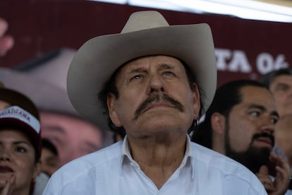 Armando Guadiana, candidato de Morena a la gubernatura de Coahuila durante el mitin de campaña en la colonia Sol de Oriente, en Torreón, Coahuila.