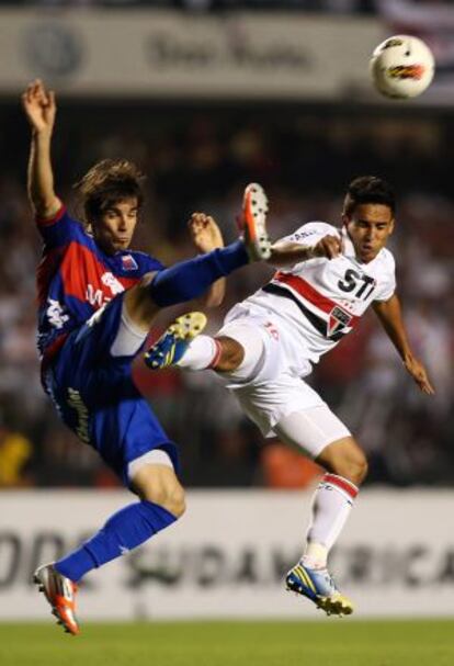 Galmarini, a la izquierda, con Jadson, del Sao Paulo