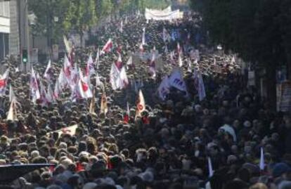 Decenas de miles de personas en una manifestación que coincidió con la huelga general que se celebró el pasado miércoles en Atenas, Grecia.