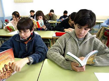 Los alumnos del instituto Sant Josep de Calassanç, de Barcelona, dedican media hora diaria a la lectura.