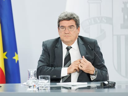 El ministro de Inclusión, Seguridad Social y Migraciones, José Luis Escrivá, durante una rueda de prensa posterior a la reunión del Consejo de Ministros, en el Palacio de La Moncloa, este martes.