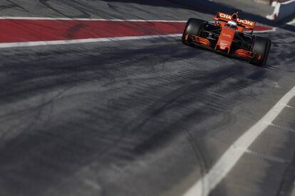 Fernando Alonso durante la tercera sesi&oacute;n de entrenamientos oficiales de pretemporada que se celebran en el circuito de Montmel&oacute;.