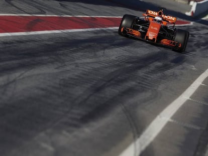 Fernando Alonso durante la tercera sesi&oacute;n de entrenamientos oficiales de pretemporada que se celebran en el circuito de Montmel&oacute;.