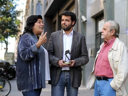 El ganador del premio Tusquets, Juan Trejo, acompa&ntilde;ado de los escritores Juan Mars&eacute; y Almudena Grandes 