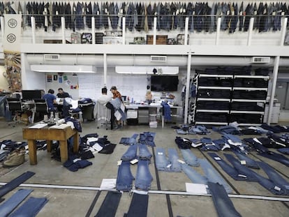 Trabajadores del laboratorio de innovación de Levi’s en San Francisco.