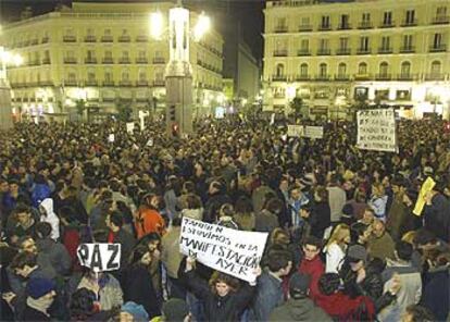 Aspecto de la concentración en la Puerta del Sol, pasada la medianoche de ayer.