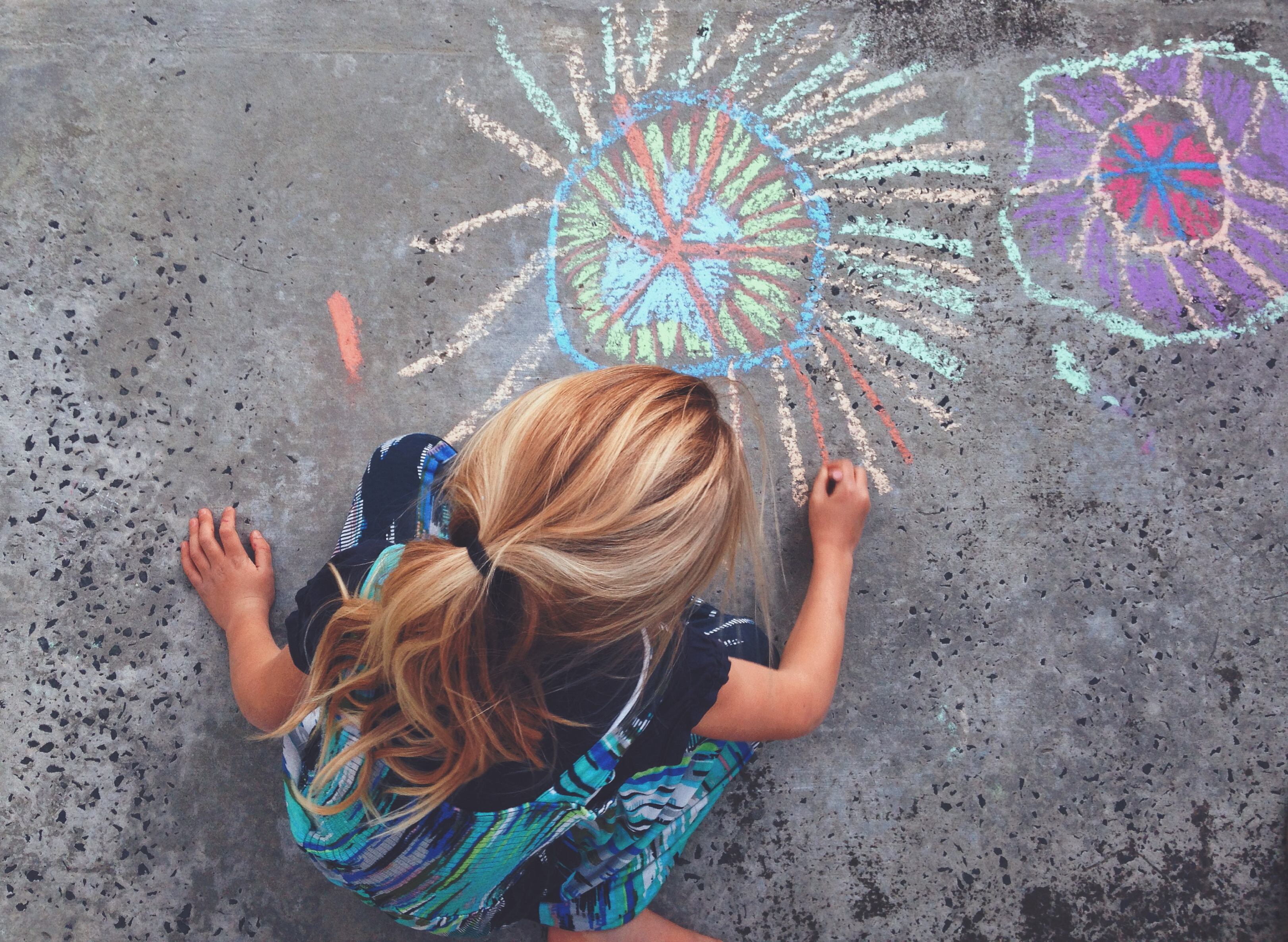 ¿Qué dicen los dibujos que pintan los niños sobre su mundo emocional?